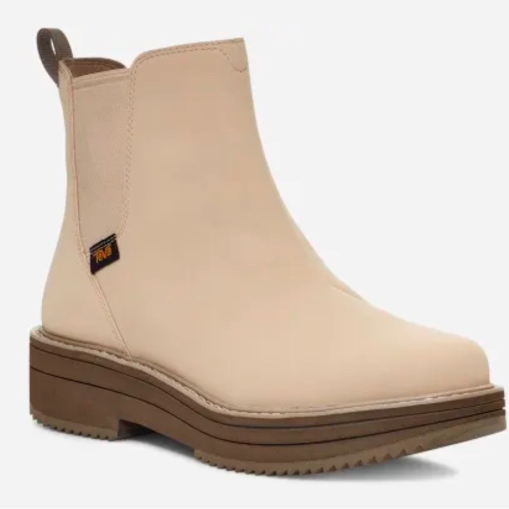 Teva Midform Chelsea Boots Size 10 Cream Colored